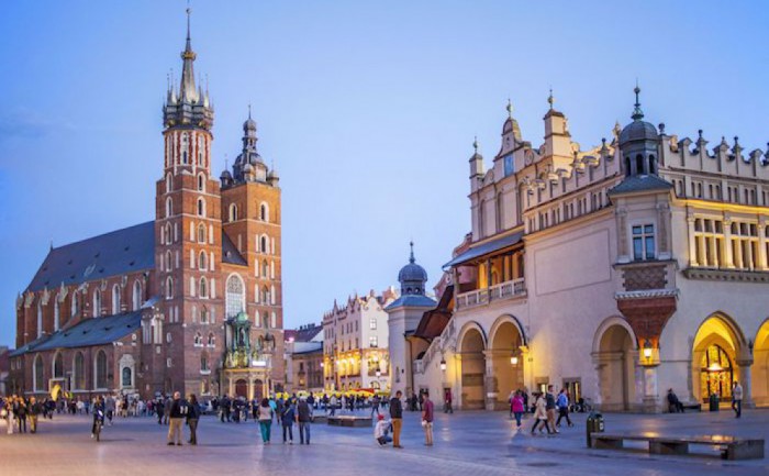 Rynek Główny w Krakowie - Kościół Mariacki i Sukiennice